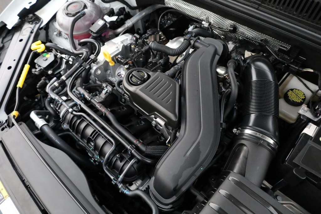 Volkswagen Jetta Vehicle Full-screen Gallery Image 24