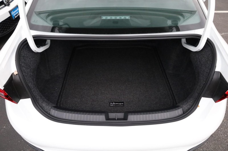 Volkswagen Jetta Vehicle Image 07