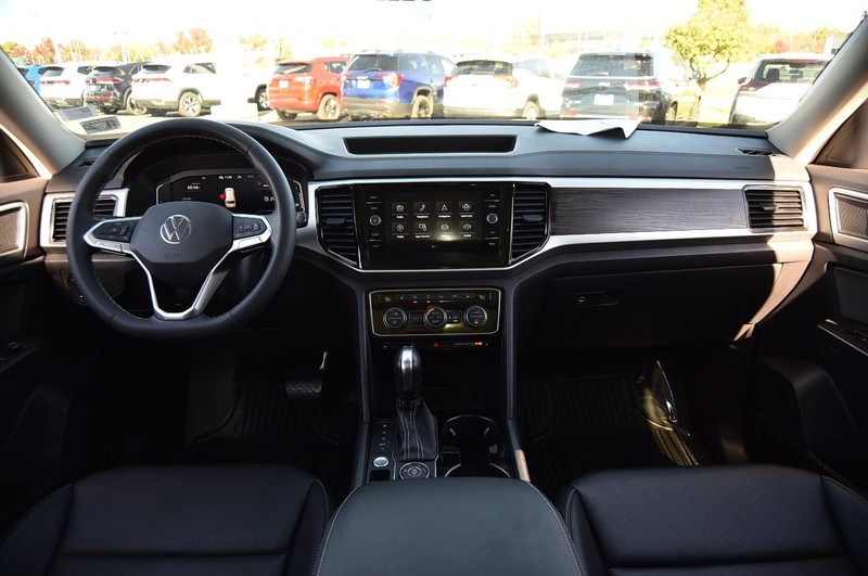 Volkswagen Atlas Vehicle Full-screen Gallery Image 7