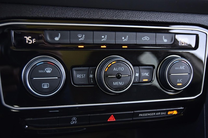 Volkswagen Atlas Vehicle Full-screen Gallery Image 13