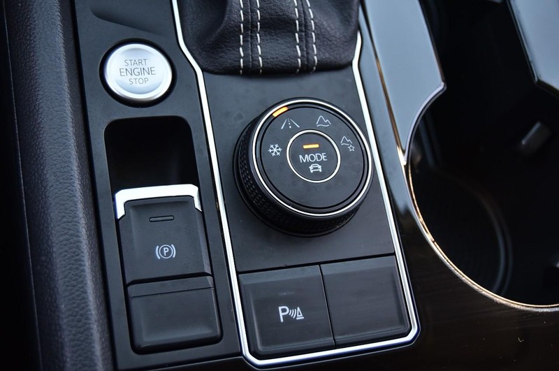 Volkswagen Atlas Vehicle Full-screen Gallery Image 15