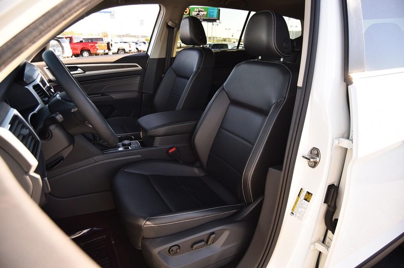 Volkswagen Atlas Vehicle Full-screen Gallery Image 17