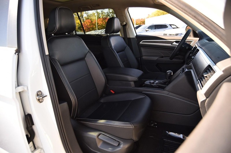 Volkswagen Atlas Vehicle Full-screen Gallery Image 18