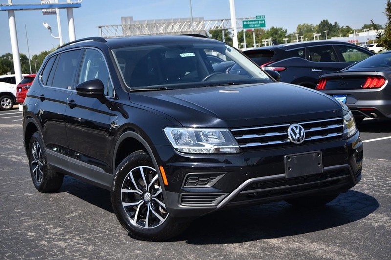Volkswagen Tiguan Vehicle Full-screen Gallery Image 2