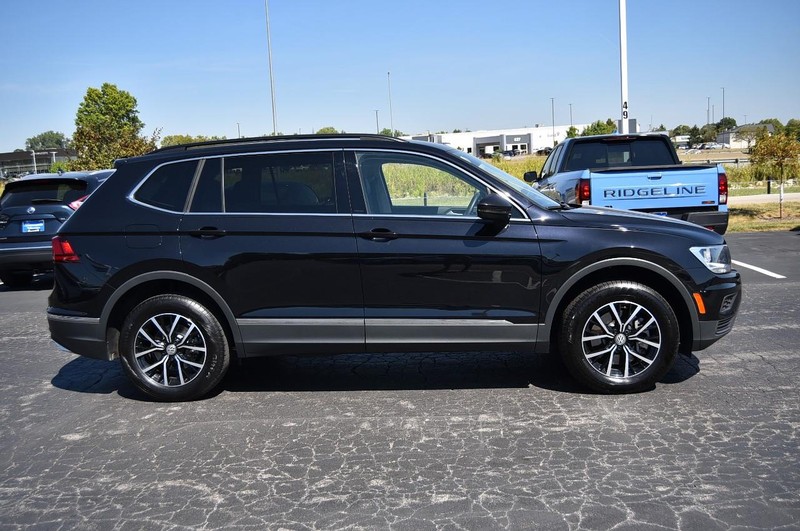 Volkswagen Tiguan Vehicle Full-screen Gallery Image 5