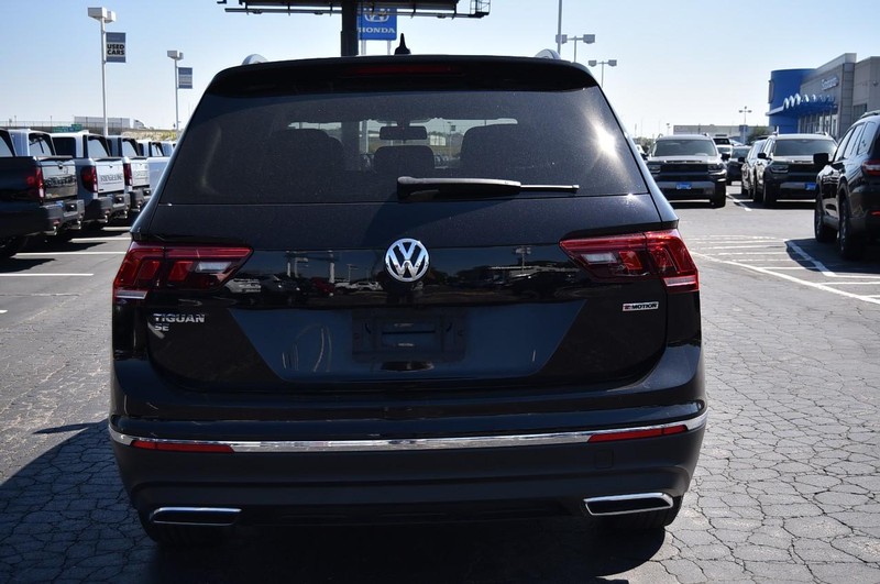 Volkswagen Tiguan Vehicle Full-screen Gallery Image 6