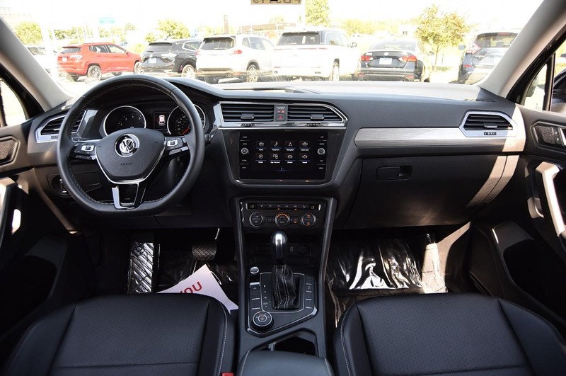 Volkswagen Tiguan Vehicle Full-screen Gallery Image 7