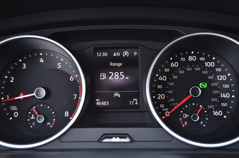 Volkswagen Tiguan Vehicle Full-screen Gallery Image 11