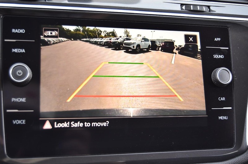 Volkswagen Tiguan Vehicle Full-screen Gallery Image 12