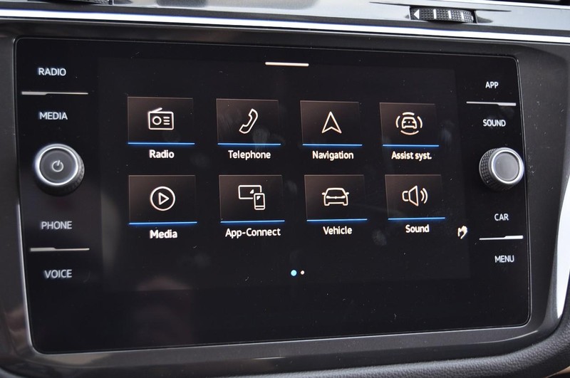 Volkswagen Tiguan Vehicle Full-screen Gallery Image 13