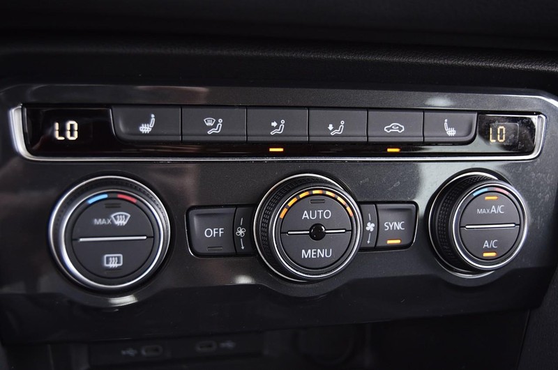 Volkswagen Tiguan Vehicle Full-screen Gallery Image 14