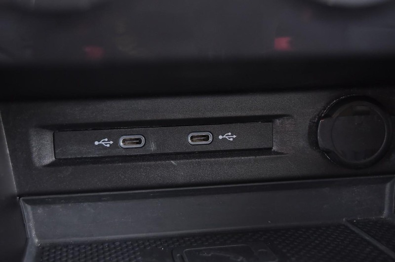 Volkswagen Tiguan Vehicle Full-screen Gallery Image 15