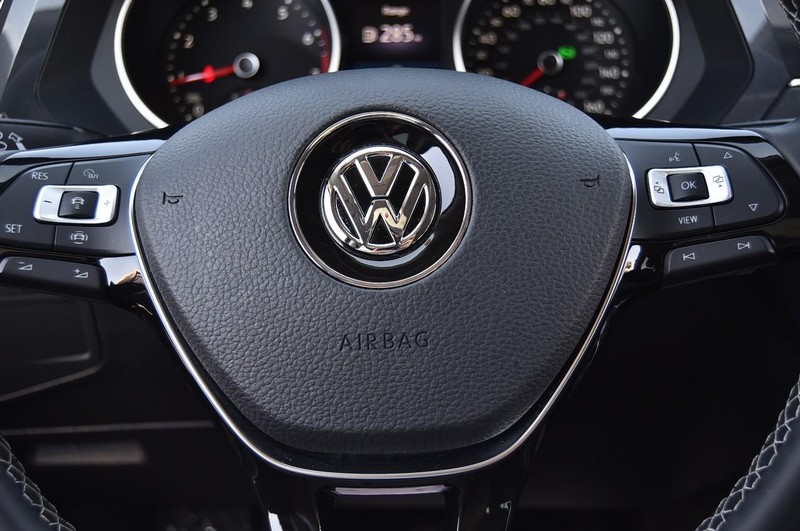 Volkswagen Tiguan Vehicle Full-screen Gallery Image 18