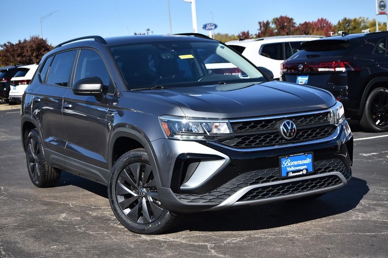 Volkswagen Taos Vehicle Full-screen Gallery Image 2