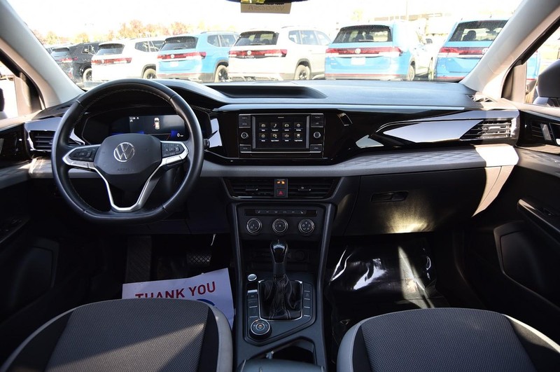 Volkswagen Taos Vehicle Full-screen Gallery Image 7