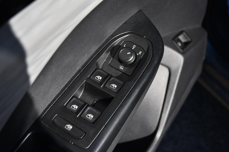 Volkswagen Taos Vehicle Full-screen Gallery Image 8