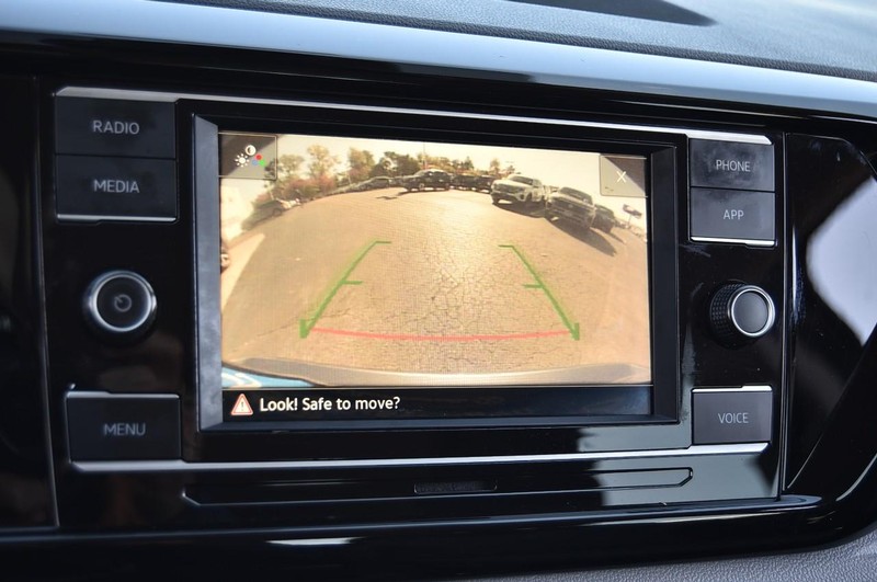 Volkswagen Taos Vehicle Full-screen Gallery Image 12