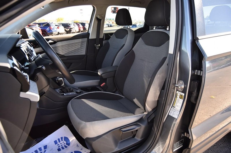 Volkswagen Taos Vehicle Full-screen Gallery Image 19