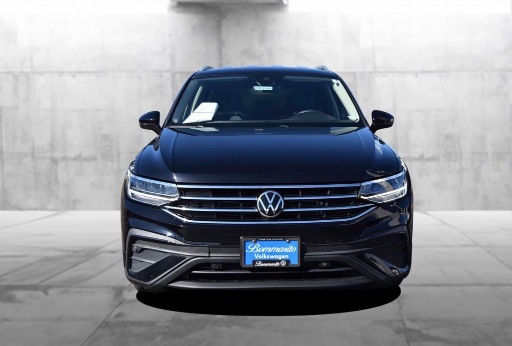 Volkswagen Tiguan Vehicle Full-screen Gallery Image 4