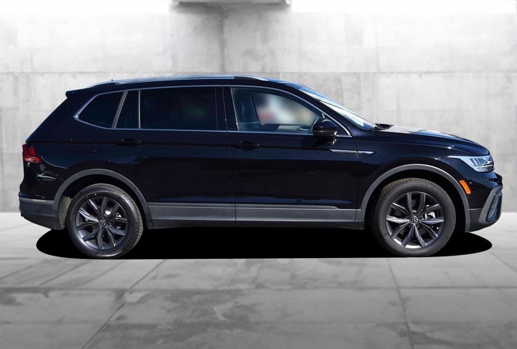 Volkswagen Tiguan Vehicle Full-screen Gallery Image 5