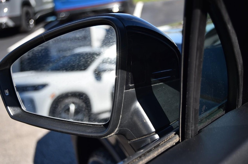 Volkswagen Tiguan Vehicle Full-screen Gallery Image 9