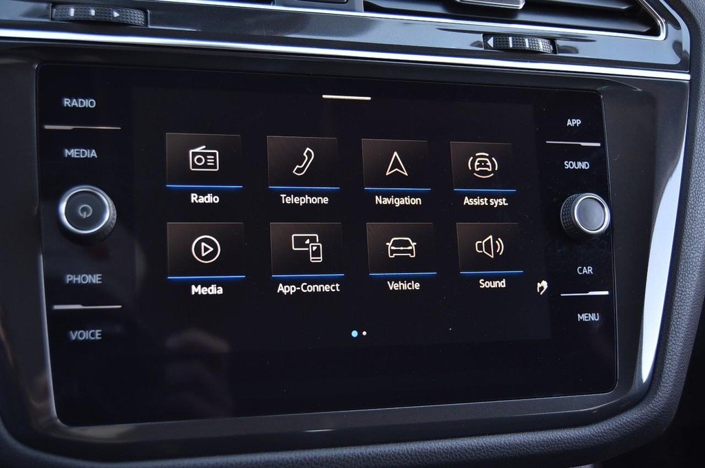 Volkswagen Tiguan Vehicle Full-screen Gallery Image 13