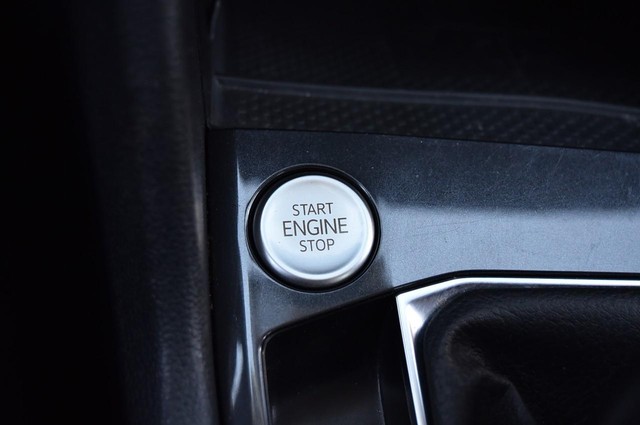 Volkswagen Tiguan Vehicle Image 16