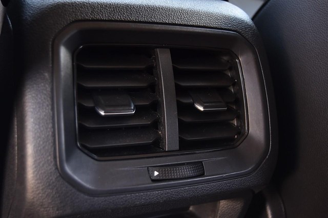 Volkswagen Tiguan Vehicle Image 21