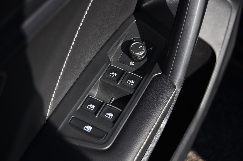 Volkswagen Tiguan Vehicle Image 08