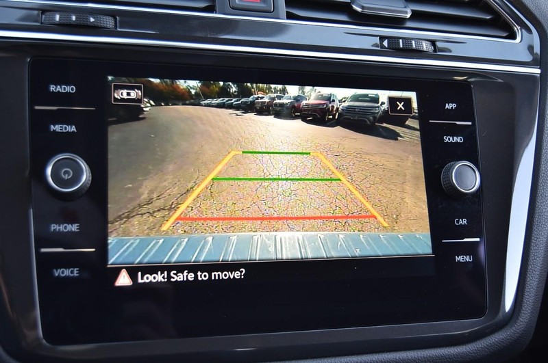 Volkswagen Tiguan Vehicle Image 12