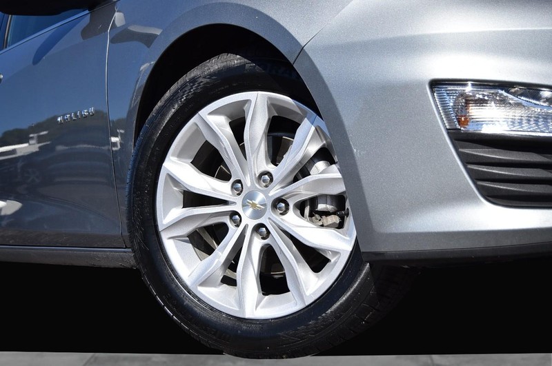 Chevrolet Malibu Vehicle Full-screen Gallery Image 03