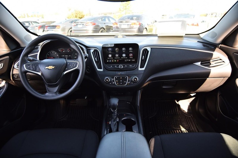 Chevrolet Malibu Vehicle Full-screen Gallery Image 07