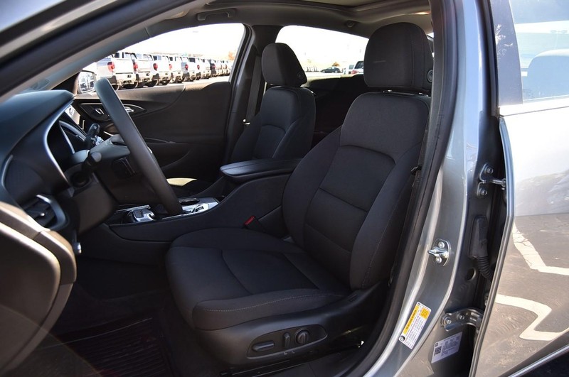 Chevrolet Malibu Vehicle Full-screen Gallery Image 17