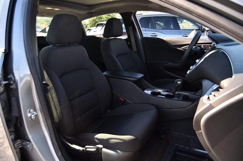 Chevrolet Malibu Vehicle Full-screen Gallery Image 18