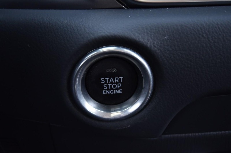 Mazda CX-5 Vehicle Full-screen Gallery Image 14