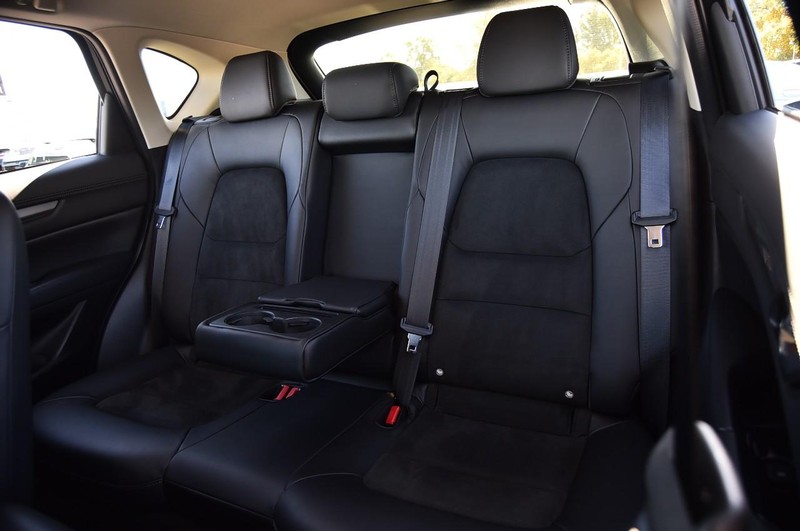 Mazda CX-5 Vehicle Full-screen Gallery Image 21