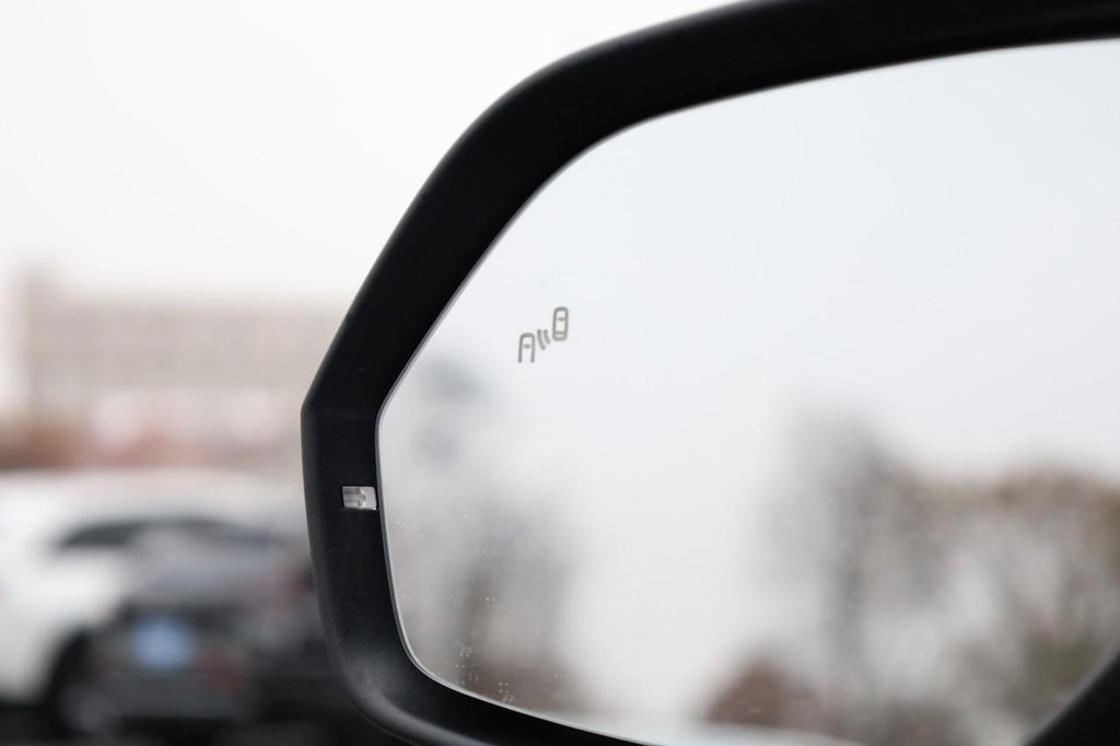 Volkswagen Atlas Cross Sport Vehicle Full-screen Gallery Image 22