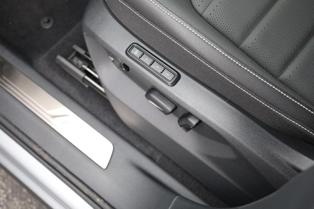 Volkswagen Atlas Cross Sport Vehicle Image 11