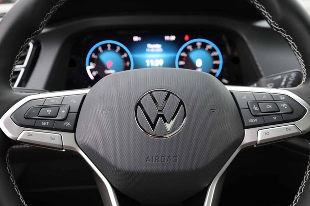 Volkswagen Atlas Cross Sport Vehicle Image 12