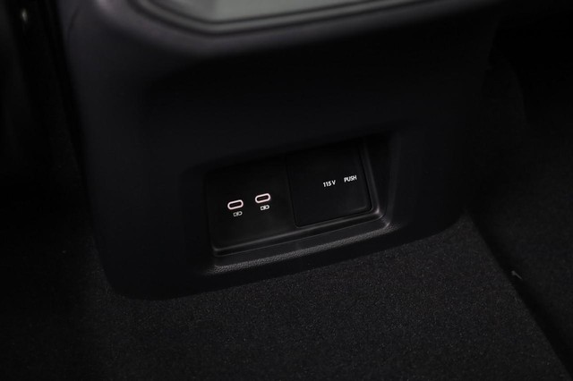 Volkswagen Atlas Cross Sport Vehicle Image 24