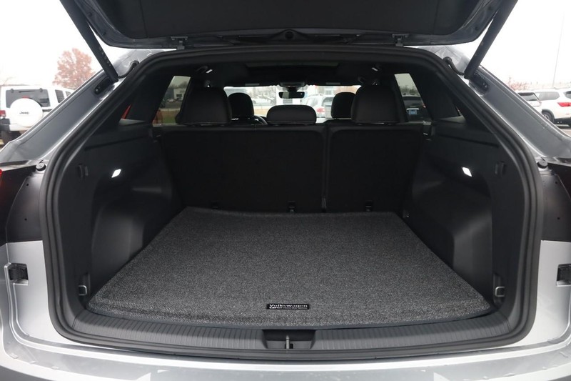 Volkswagen Atlas Cross Sport Vehicle Image 07