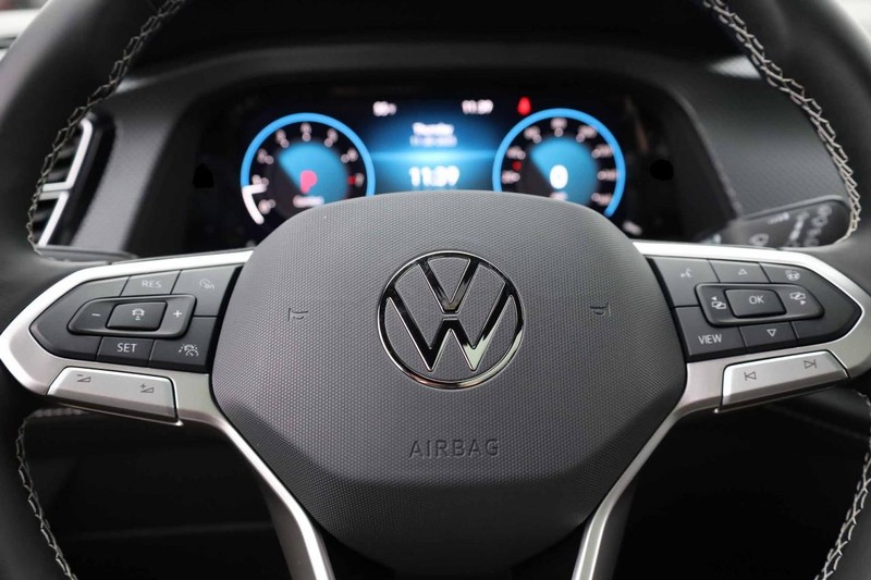 Volkswagen Atlas Cross Sport Vehicle Image 12