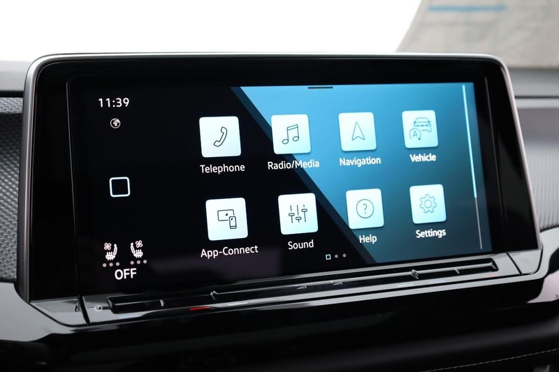 Volkswagen Atlas Cross Sport Vehicle Image 14