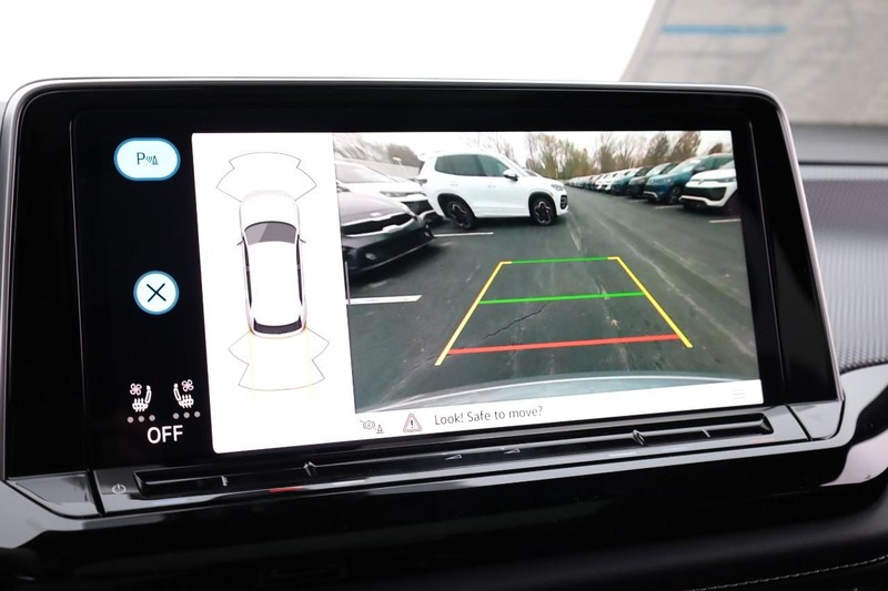 Volkswagen Atlas Cross Sport Vehicle Image 15