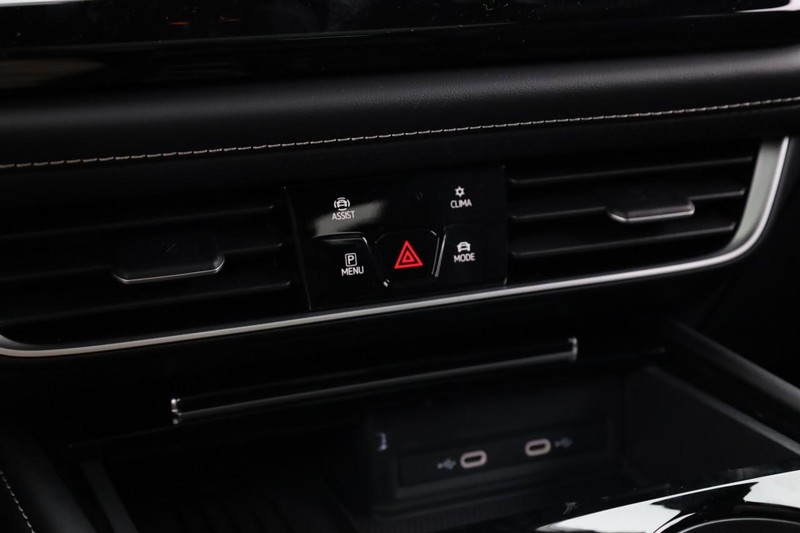 Volkswagen Atlas Cross Sport Vehicle Image 16