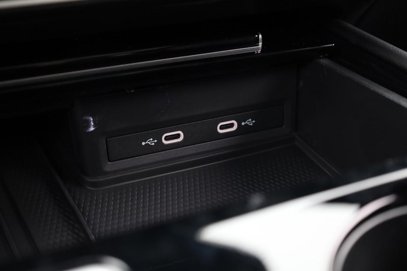 Volkswagen Atlas Cross Sport Vehicle Image 17