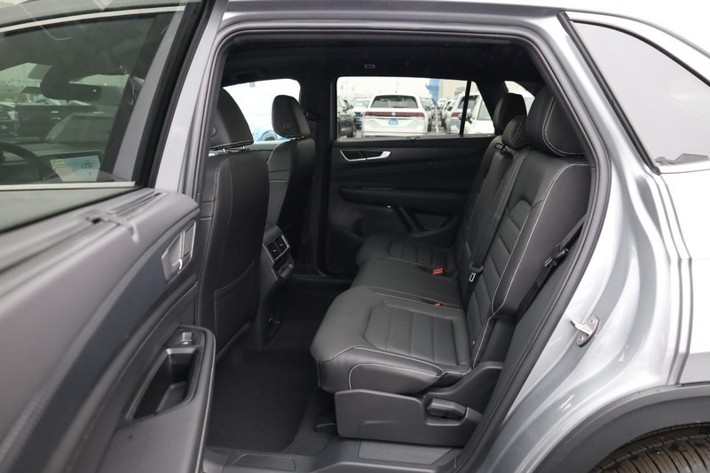 Volkswagen Atlas Cross Sport Vehicle Image 23