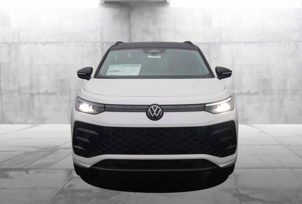 Volkswagen Tiguan Vehicle Full-screen Gallery Image 4