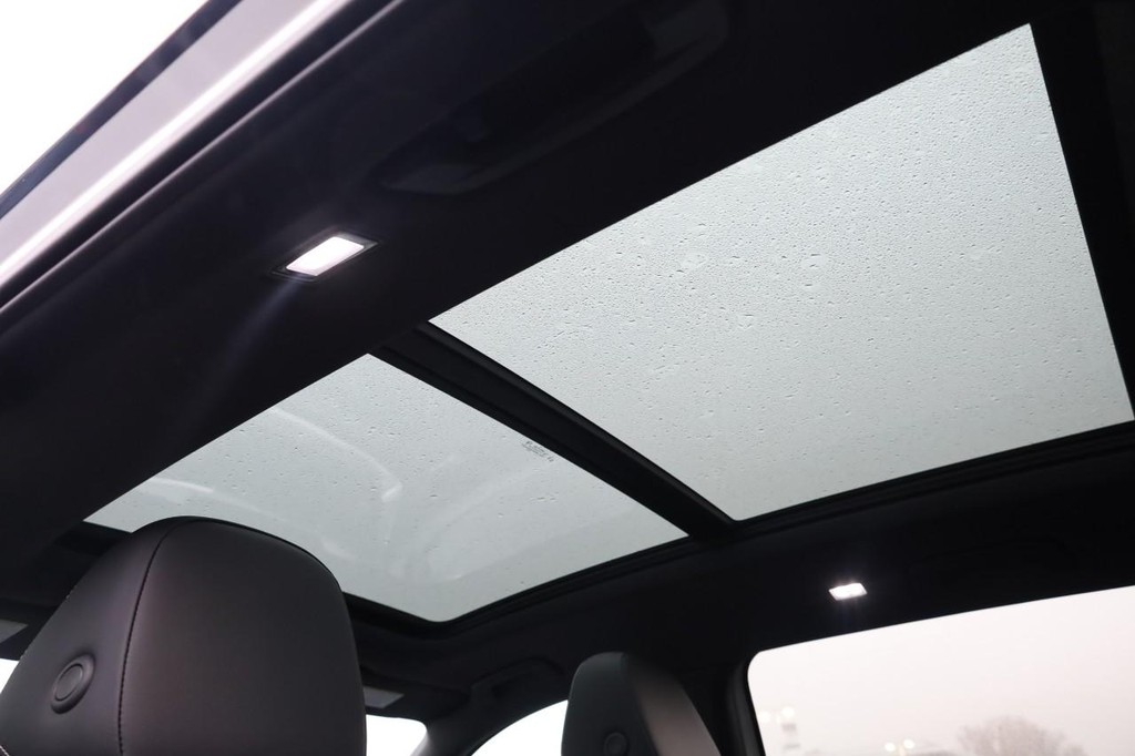 Volkswagen Tiguan Vehicle Full-screen Gallery Image 10