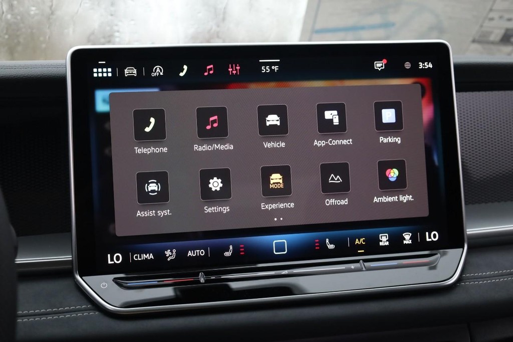 Volkswagen Tiguan Vehicle Full-screen Gallery Image 13